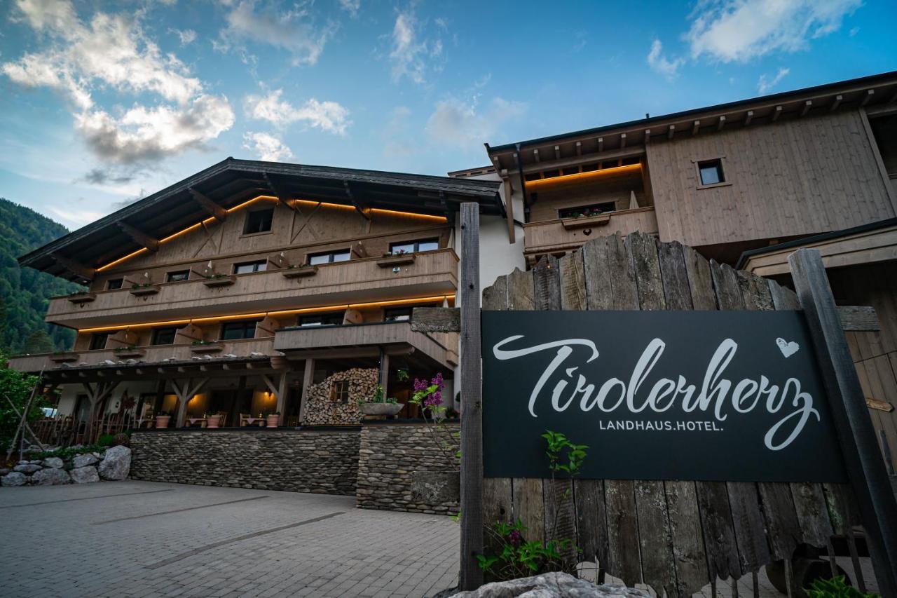 Hotel Landhaus Tirolerherz Sankt Ulrich am Pillersee Esterno foto