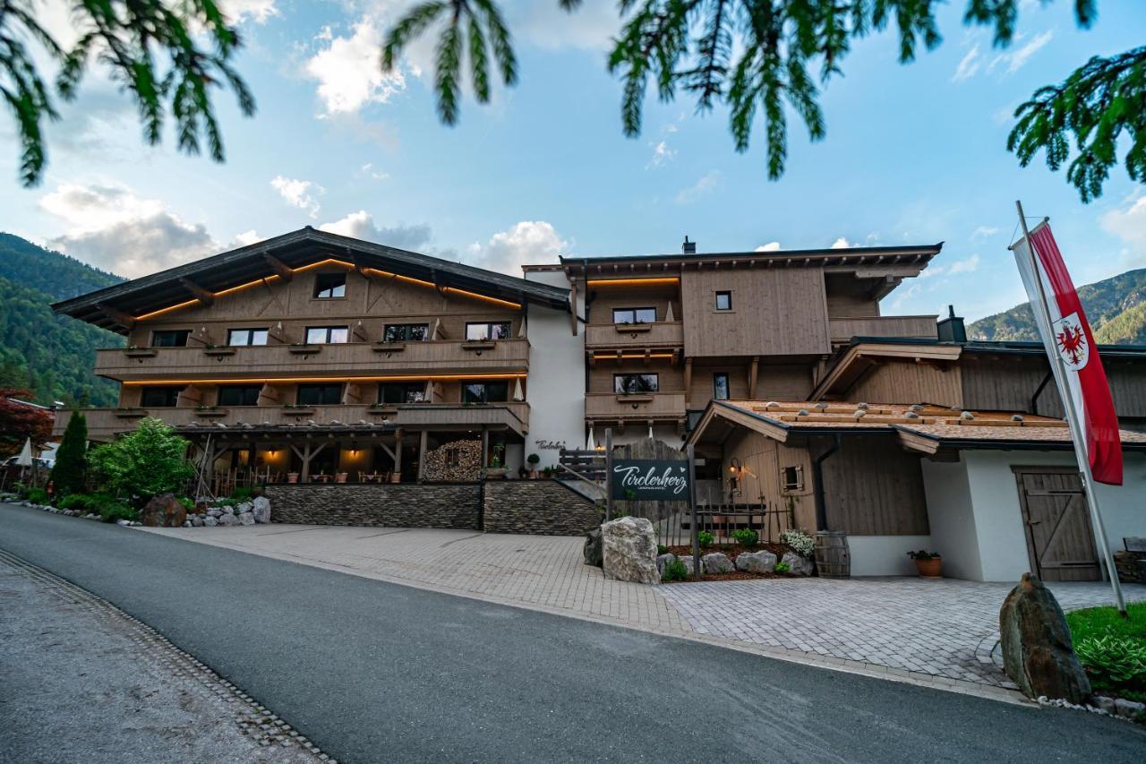 Hotel Landhaus Tirolerherz Sankt Ulrich am Pillersee Esterno foto